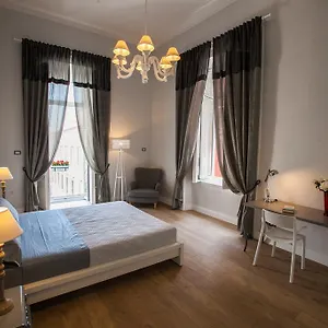 Largo Donnaregina Appartement