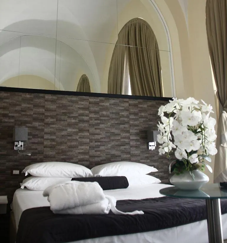 Boutique Hotel Piazza Carita Naples 4*,
